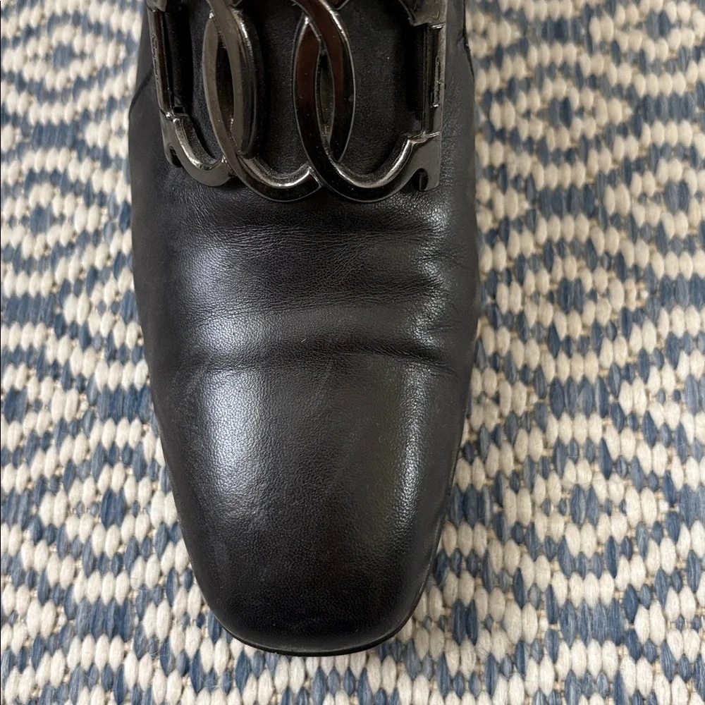 VINTAGE FERRAGAMO “Gancini” buckle leather pump